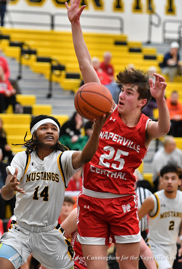 PhotosByJonC's tweet photo. EXTRA photos: @METEAHOOPS vs @NCHSboysbball (click on a photo for full top to bottom view). MORE photos with story of @alex_danehl by Matt LeCren @Naperville_Sun. @MeteaAthletics @MeteaBoosters @Willashford24 @jake_nosek @parkerjames_1 @JackFirst05 #TribSuburbanSports https://t.co/iGEwPRjKEm
