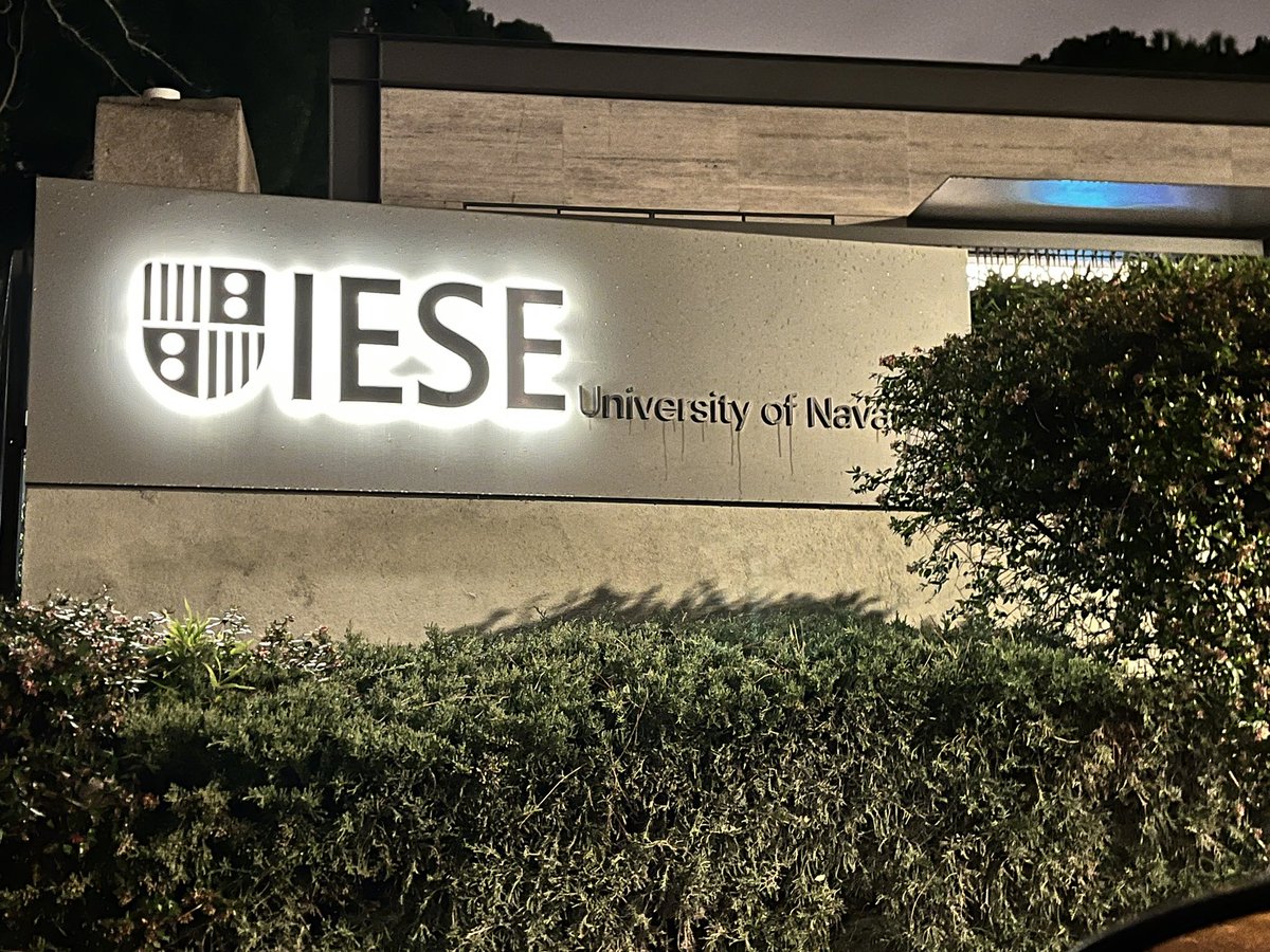 Esta tarde disfrutando de una compañía inmejorable y enriquecedora en el  @iesealumni - University of Navarra  en el Encuentro de Mujeres en Consejos de Administración con Nuria Chinchilla Albiol y Profesor Carlos Rodriguez-Lluesma . <a href="/UHYFayCo/">UHY Fay & Co</a>