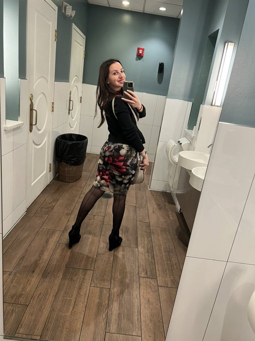 Happy belated Valentine&rsquo;s Day! 💋 https://t.co/6fY9TBnQv4