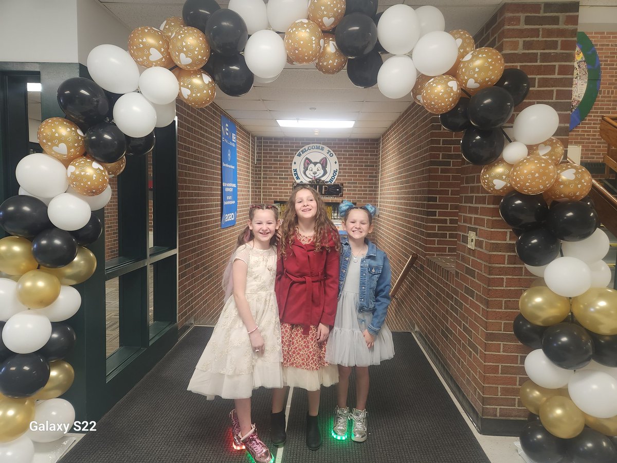 LavoiePhysED's tweet image. Thank you to our amazing PTO and their children for organizing the VIP DANCE!  Ready for a fun night! #OneNashua  #HuskyPride #DanceEVERYDAY  @HelayneTalbott @tlkaufmann @mariojandrade @SarfdeK @NASHUASCHOOLS
