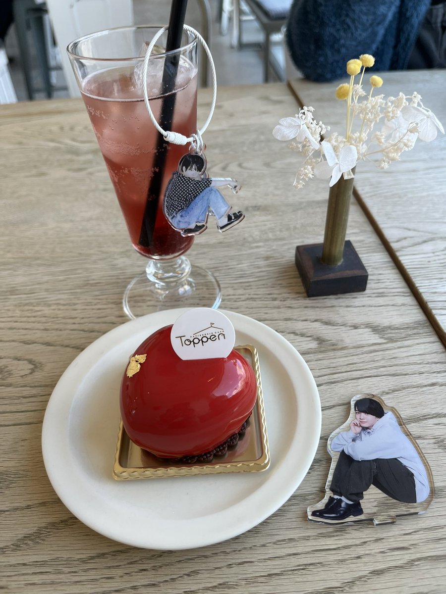 7agwSeYMfOp9i5T's tweet photo. こないだ旦那が仕事やったから、娘達つれてケーキ屋さんへ🍰
大ちゃんカラーのドリンクとケーキが可愛かった❤️
またランチタイムに行きたいお店🐒
#トッペン #Toppen #カフェ #ちびぬいと一緒 #なにわ男子 https://t.co/8lqM7QVvMa