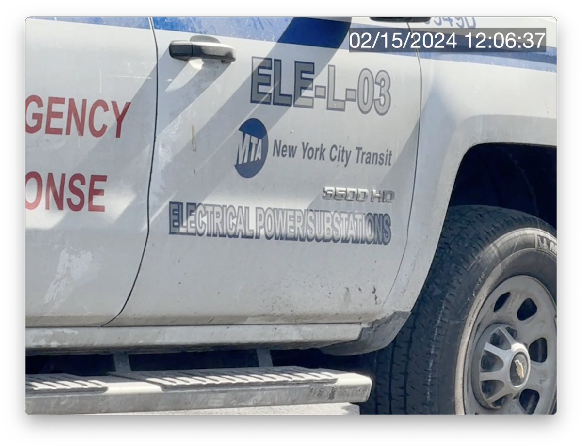 _streeter's tweet photo. hi @MTA why is your contractor allowed to deface his license plate? And why would he have a PA plate?
(He was also illegally idling for over 3 minutes and has been reported, fyi) https://t.co/U0MsAUUL3m