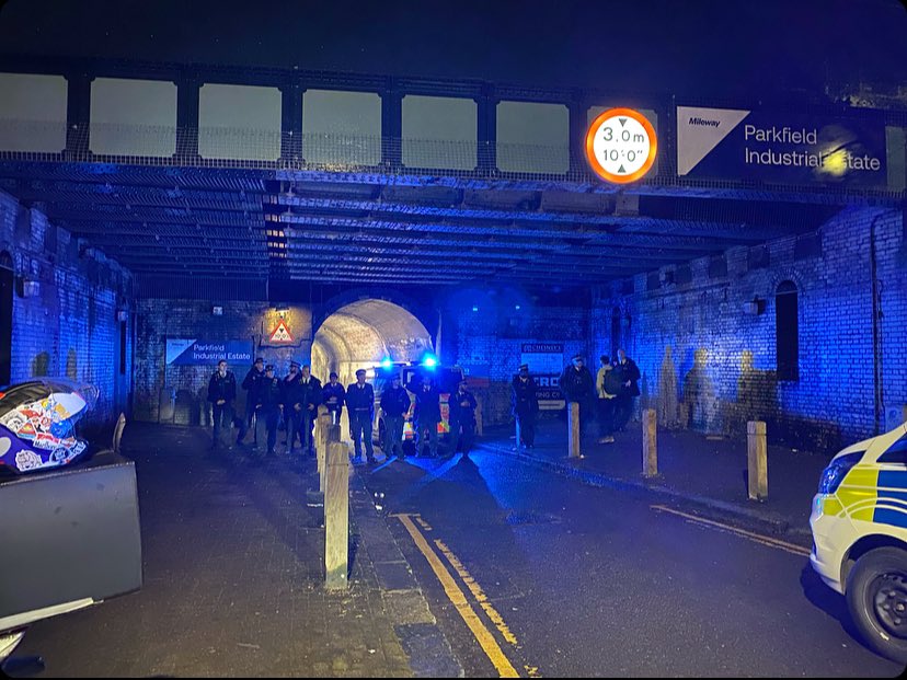 alexjkmarshall's tweet photo. Yesterday we arrived at the Deliveroo kitchens in Battersea to this-police out in numbers to try break the strike. Again we see that when workers get organised &amp; take action, the state intervenes to defend multinational corporations. This only brought the workers closer together! https://t.co/BVadoG4MMq