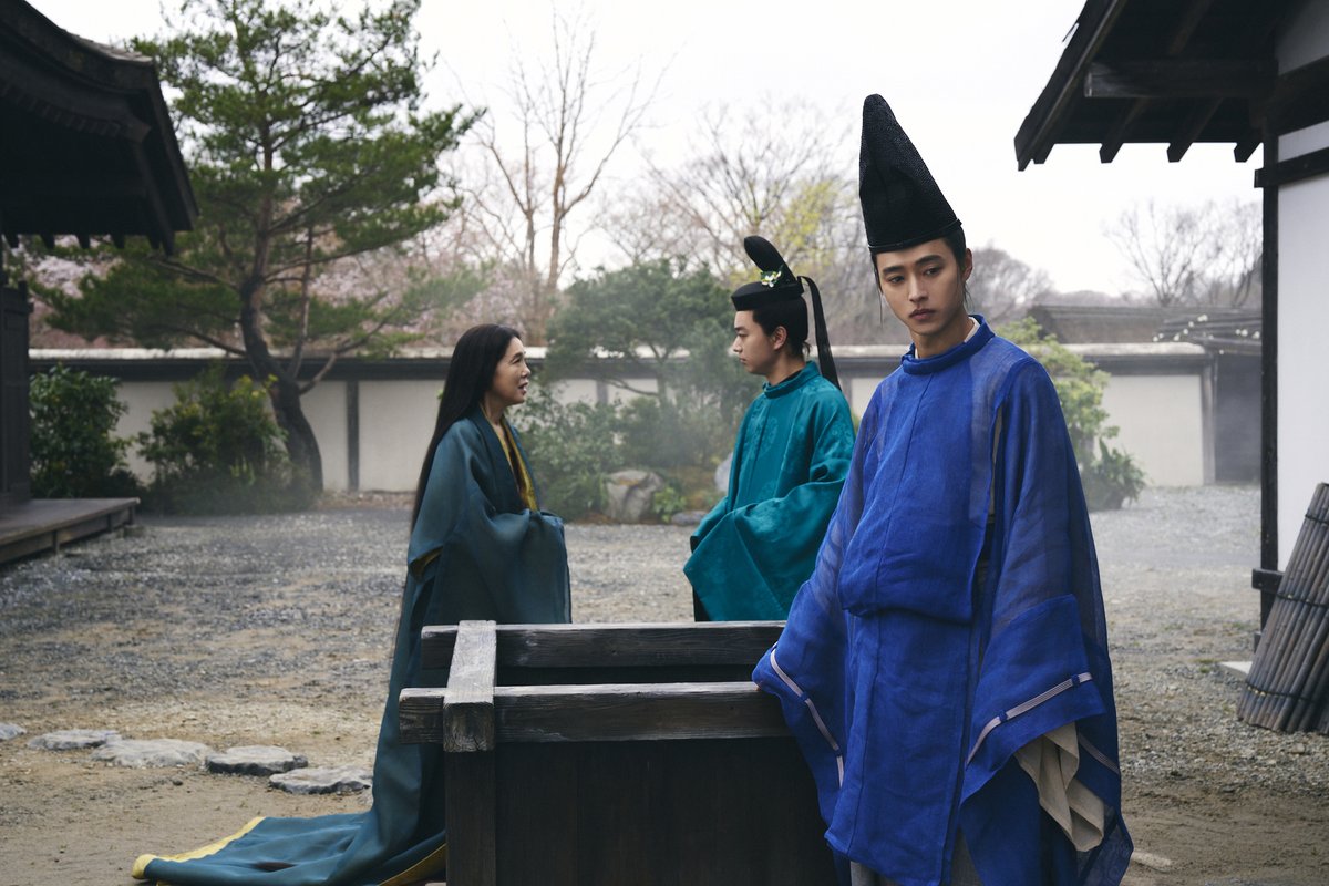 onmyoji0_movie's tweet photo. ✧━━━━━━━━━━━━
 「陰陽師」はここから始まったーー
　　⛤場面写真一挙解禁⛤
 ━━━━━━━━━━━━━✧

《呪》を解き放つ晴明をはじめ
バディを組む博雅と出会い、
そして事件を追う晴明の姿が到着🤞⛤

若き晴明が《史上最凶》の呪いに挑む🐉
『#陰陽師0』4.19公開🎬 https://t.co/BhgFcMlzLt