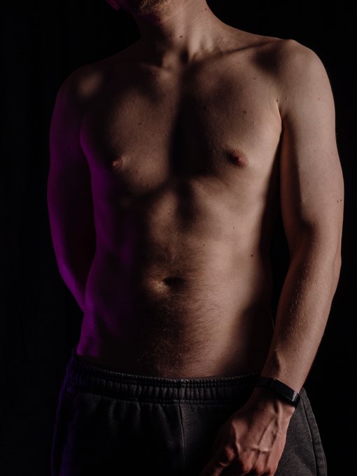 Been taking a lot of pictures recently, as progress pictures. But also just to improve my lighting skills