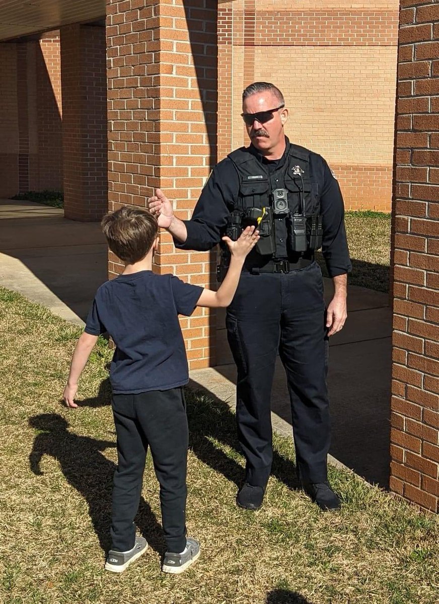 Midway_Mustangs's tweet photo. We would like to recognize our very own Deputy Thomas as we celebrate #NationalSchoolResourceOfficerAppreciationDay! Deputy Thomas proudly serves the MES students, parents, staff and community each and every day. Thank you Deputy Thomas! @LCSD_News https://t.co/lAa2j9Bq14