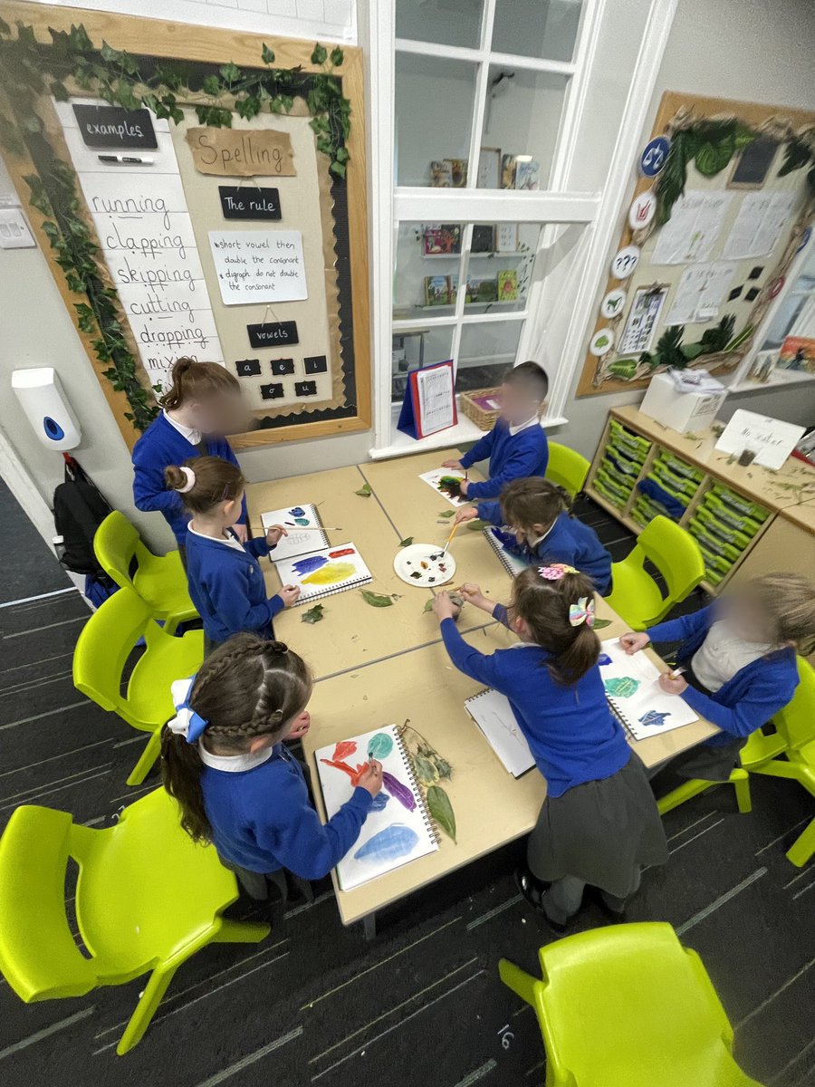 MrsSeaman1's tweet photo. Year 2, explored observational drawing techniques followed by an exploration of colour using wax crayons and Brusho Crystal Colours. 

The children achieved beautiful results (the photos don’t do the metallic wax justice 🥺) 

@Mrs_Merrie
@NewSilksAcademy 
@extoltrust 
@accessart https://t.co/tVQX9bgqHd