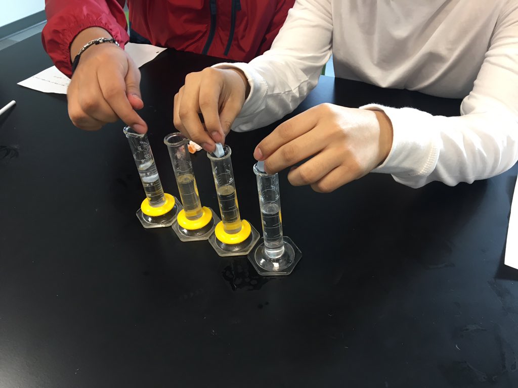 dailystem's tweet photo. Today’s simple #STEMstarter:
Drop a candy heart into liquids (water, vinegar, baking soda water, Sprite) & observe what happens (some will start “dancing”)
#STEM #ValentinesDay https://t.co/Af5ofZKZ3T