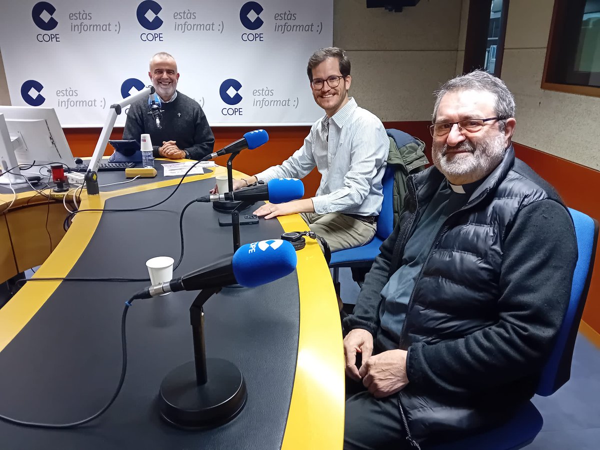 IgnasiMiranda's tweet photo. Us esperem aquest div. #16Febrer 13.33h #ElMirall 783 AM @COPE_Catalunya @ecclesiacope @COPE: @pjarmengou #SentLaCreu @Delejovebcn @sagradafamilia i Felip-Juli Rodrรญguez #Catecumenat @esglesiabcn; notรญcies i 'Dรฉu que m'alliberes' https://t.co/PsJ7S7Vm4n: https://t.co/jSRLlnEGQ9 https://t.co/ijWHfKq5mU