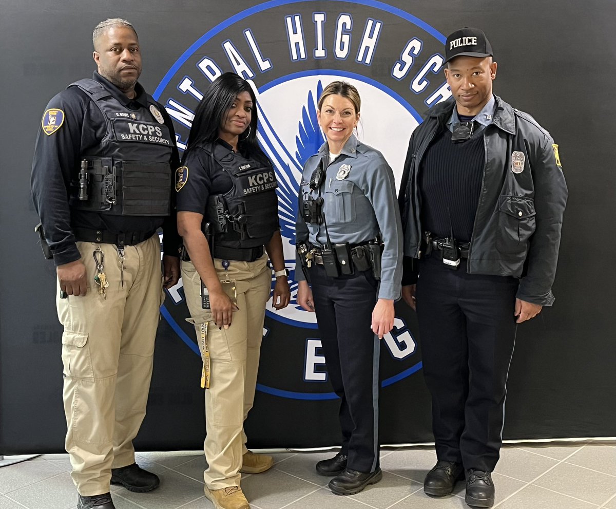 KCPS_CentralHS's tweet photo. Happy Resource Officer Day! Taking a moment to express our gratitude to our student resource officers, Officers Franklin &amp; Zornes as well as our KCPS security officers, Officers Rustin &amp; Davis. Thank you for your dedication, time, &amp; the protection you provide to our CHS community https://t.co/pEpH3uJwVE