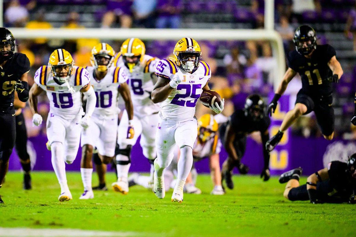 LSU running back Trey Holly turned himself in related to multiple charges, which includes attempted second-degree murder. @AlejandroAveela 

Read: outkick.com/sports/lsu-rb-…