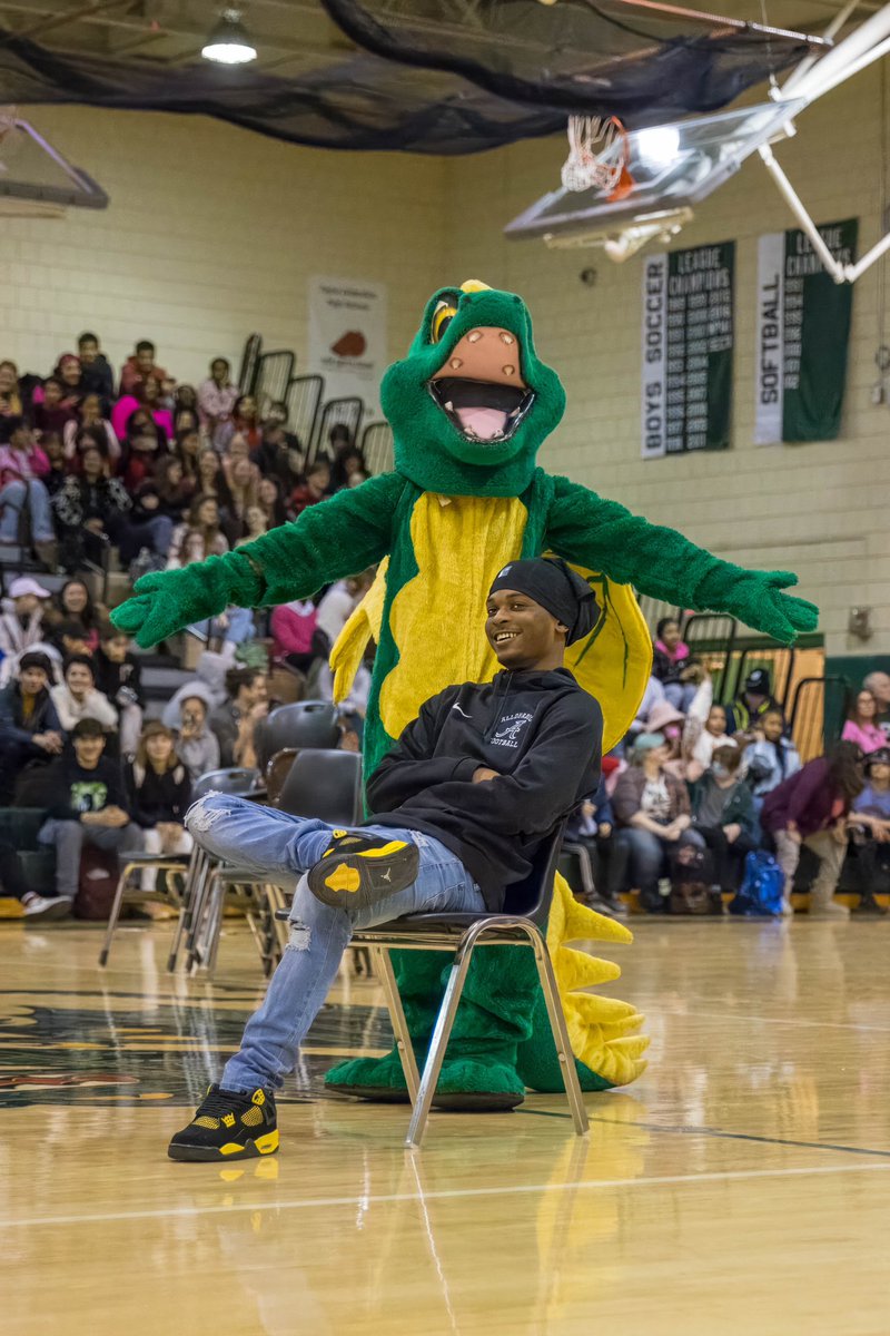 Allderdice Yearbook tweet media
