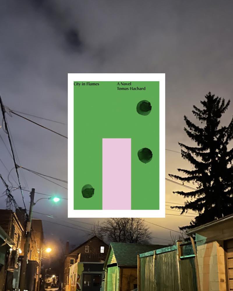 The eerie sky over Toronto the other night was very City in Flames — our favourite dystopian love story ever. ❤️‍🔥💘💝
📍784 College St, Toronto 
🔗 flyingbooks.ca/shop/city-in-f…