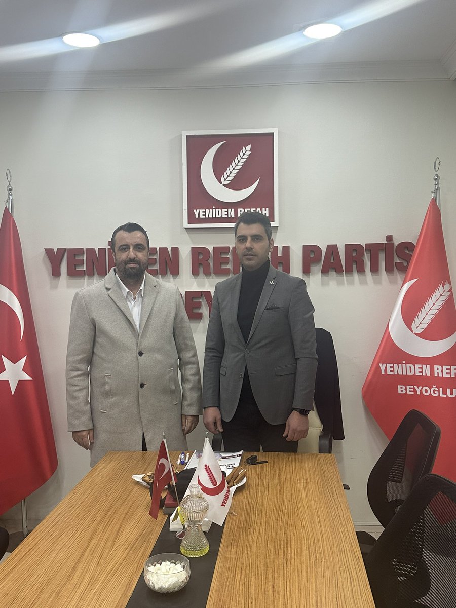 GulepAhmet's tweet photo. İstanbul Sivas Dernekler Federasyonu Başkanı Sn. Mesut ŞAT ve yönetimi ilçe merkezimizde bizlere başsağlığı ve nezaket ziyaretinde bulundu.

Nazik ziyaretlerinden dolayı değerli başkan ve yönetimine teşekkür ederiz.

@rpbeyoglu https://t.co/SieCnuMQXT