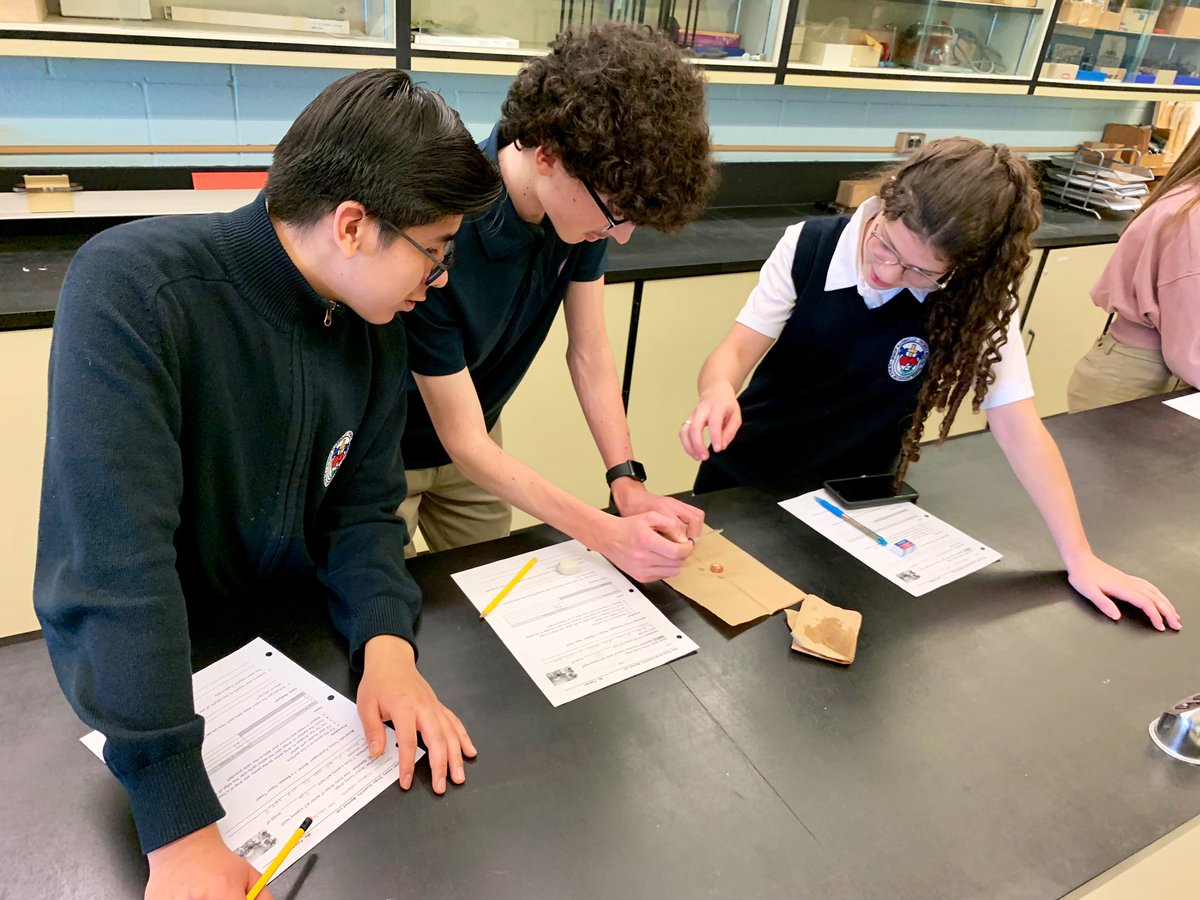 _MsPalermo's tweet photo. A short but busy week at BMTM! Gr. 9 &amp; 10 Science Ss investigated Physical Properties &amp; the Scientific Method 🔬🧪 followed by a beautiful Ash Wednesday liturgy ✝️ and Ss wrapped up the week with great discussions from their Equity Walk! @Equity_TCDSB

@TCDSB @laila_velocci https://t.co/NksEzbpX5c