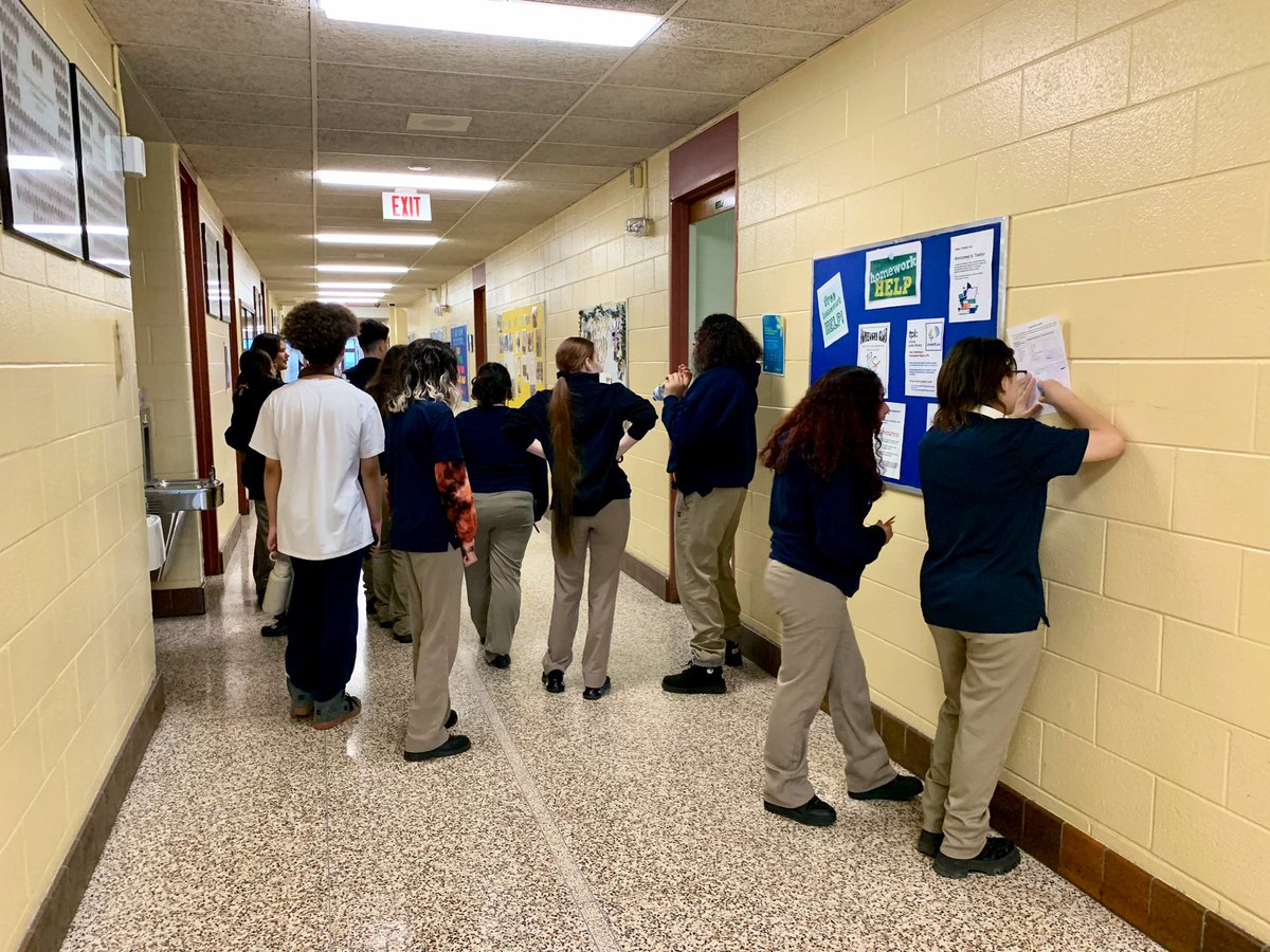 _MsPalermo's tweet photo. A short but busy week at BMTM! Gr. 9 &amp; 10 Science Ss investigated Physical Properties &amp; the Scientific Method 🔬🧪 followed by a beautiful Ash Wednesday liturgy ✝️ and Ss wrapped up the week with great discussions from their Equity Walk! @Equity_TCDSB

@TCDSB @laila_velocci https://t.co/NksEzbpX5c