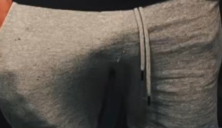 RosarinoPT's tweet photo. Mas de Mati... futbolista urugayo... le encanta mostrar todo lo que tiene para dar ... 🤤 #bulto #futbolista #uruguayo #bulge #paquete #mojado #manguereandose #veranitosexy #verani https://t.co/QlhyX0MX2o