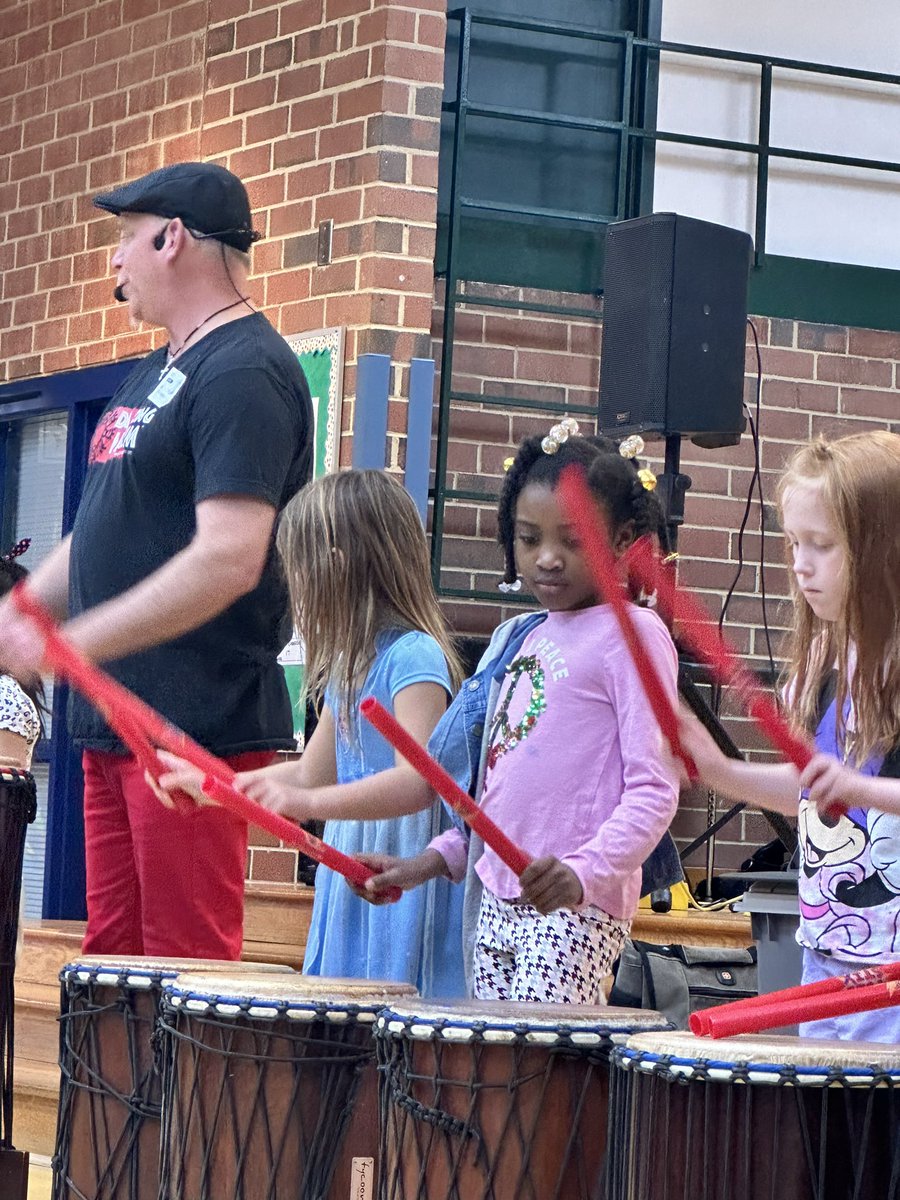 Nelly Gerew tweet media