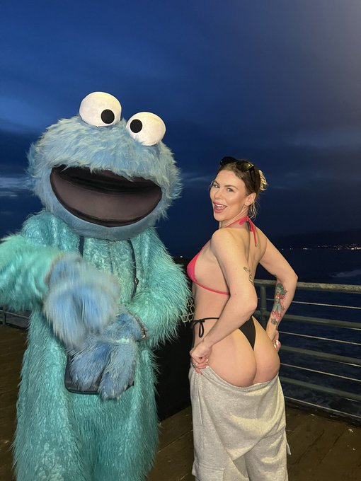 he&rsquo;s a monster for this cookie https://t.co/LFtrr0m4wU