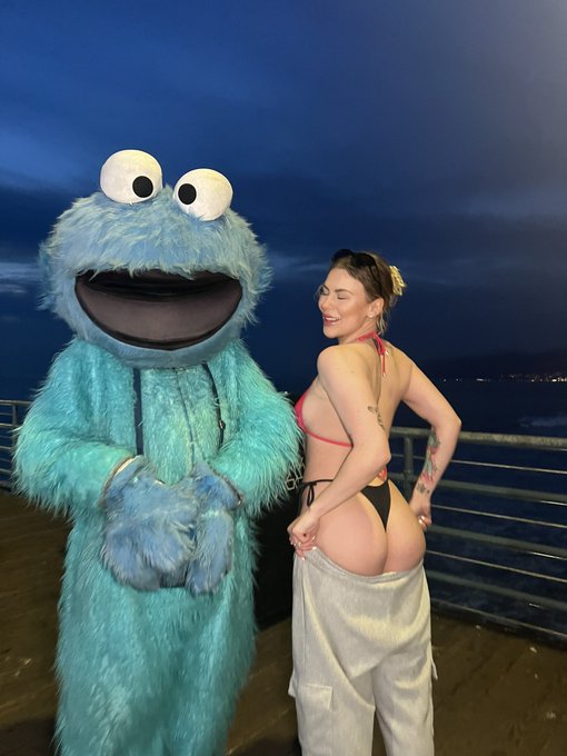 he&rsquo;s a monster for this cookie https://t.co/LFtrr0m4wU