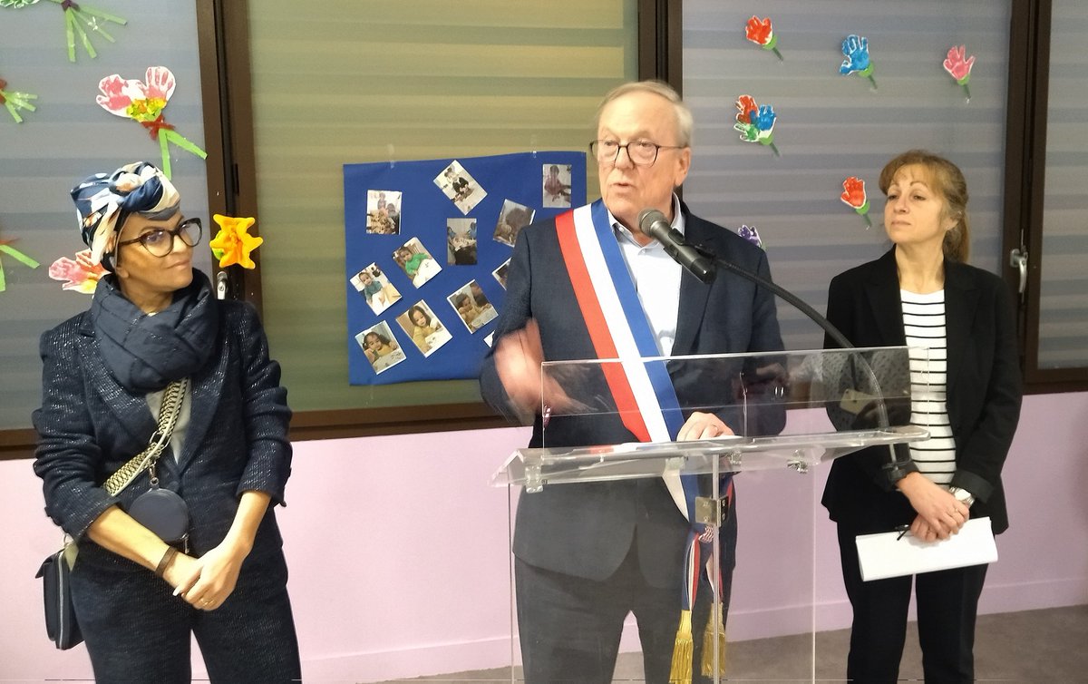 XavierPERICAT's tweet image. Ce soir, sympathique inauguration de la nouvelle crèche "Arc-en-ciel 🌈 avec @GMothron maire de @VilleArgenteuil et Fatiha Bacha, élue à la petite enfance, au Val d'Argent Nord. 
Un projet #AGAPI financé grâce à la CAF et au département du @valdoise👍