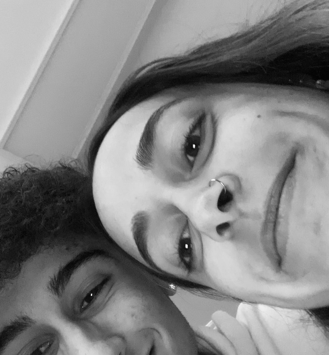 nunca pensé que llegaría a encontrar a amistad tan sincera y bonita como la nuestra,gracias por enseñarme que hay personas que valen la pena y gracias a ti saber que es la lealtad,espero tenerte siempre a mi lado pase lo que pase gusi💕