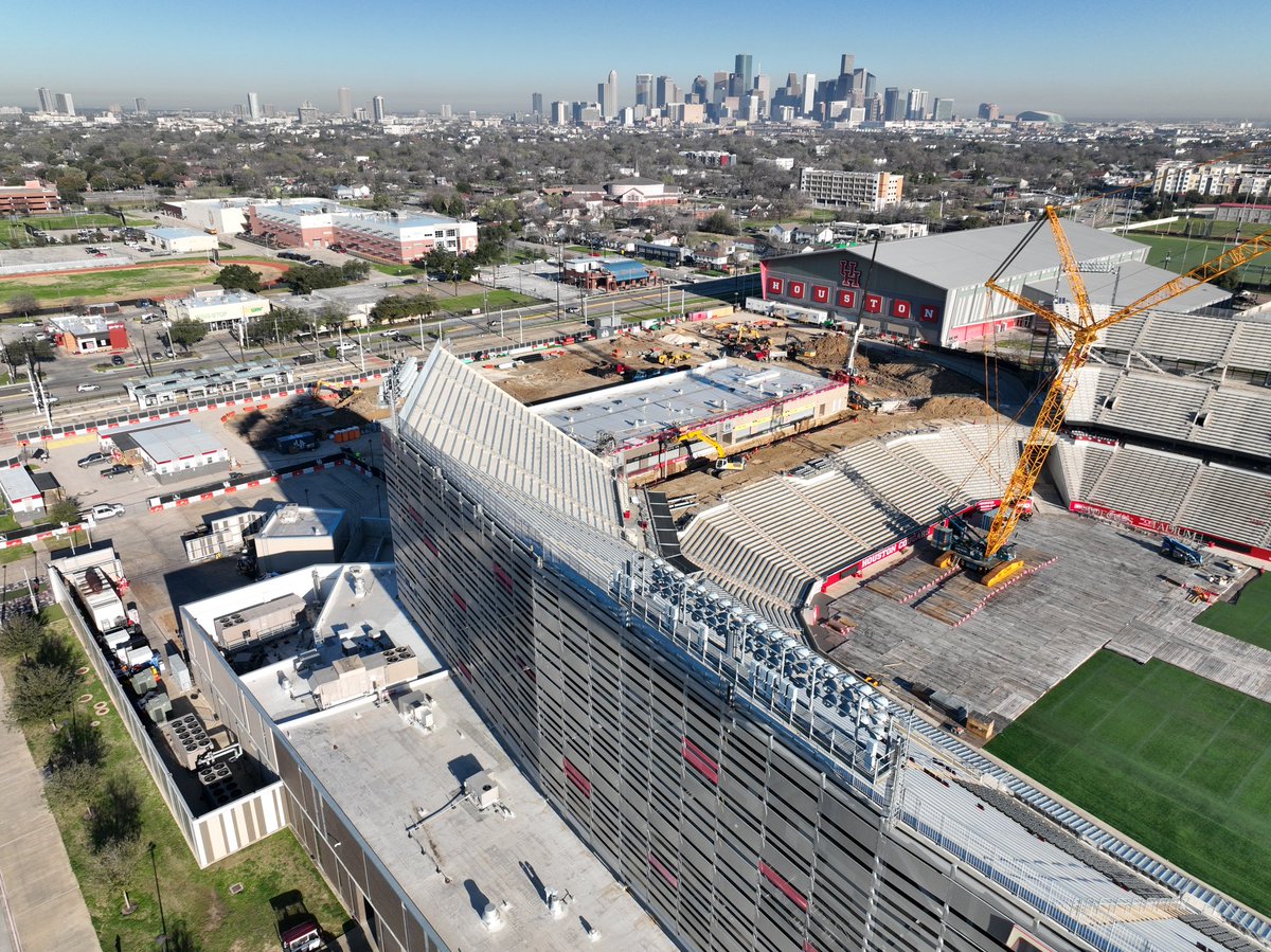 UHCougarFB's tweet photo. Making progress 🏗️

#GoCoogs https://t.co/kXfeaHrzzF