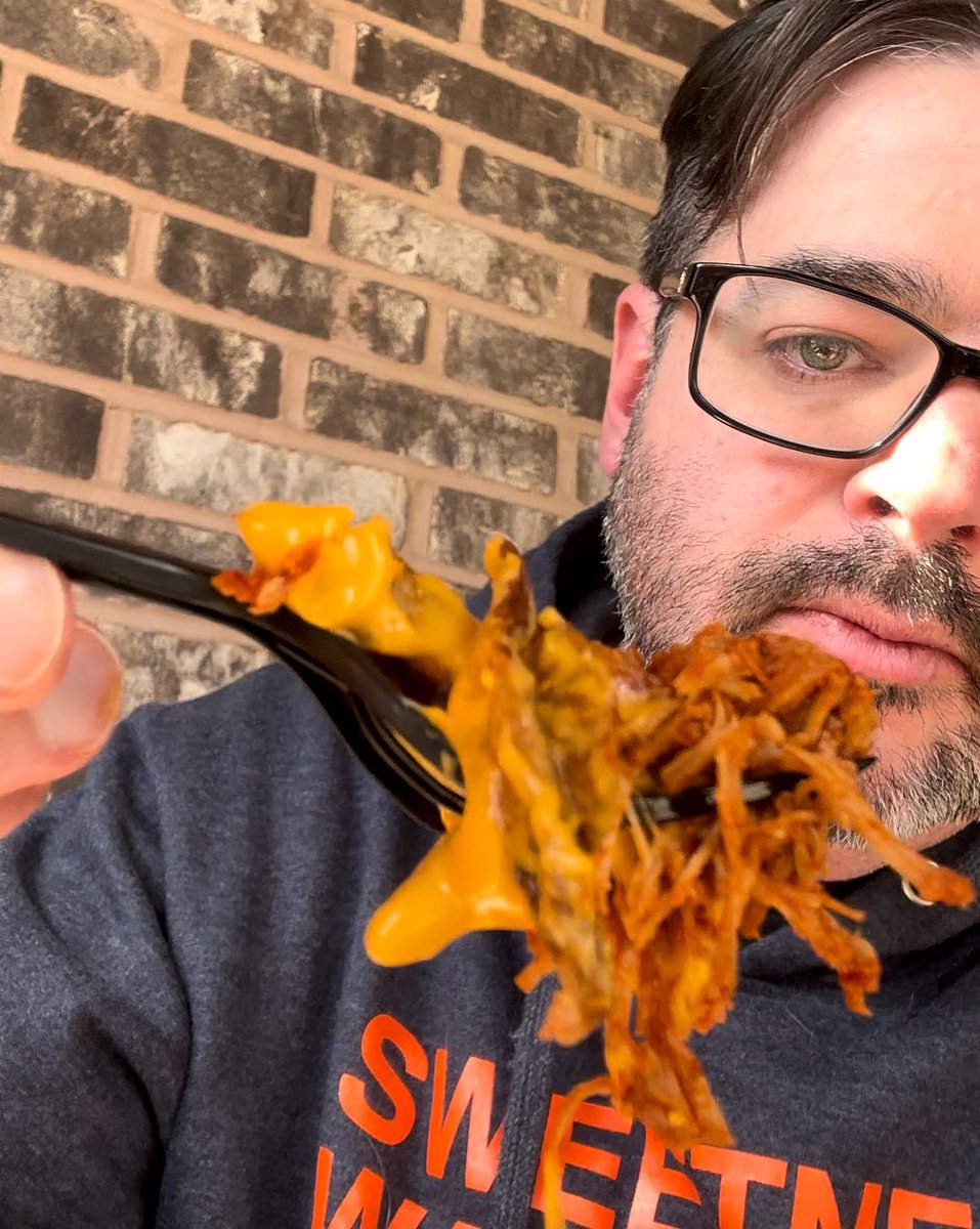 CheapSeats411's tweet photo. Fred &amp; Jack’s
7600 S. Yale
Chicago, IL

1/3 lb cheeseburger 
Chicken Cheese Fries (Working on a video review)
#FitzMagicEats https://t.co/WDMFw0yIbM