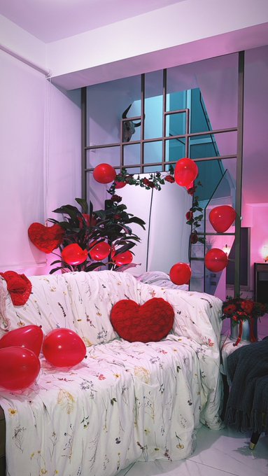 sad bcus I went out &amp; bought cute decorations to decorate my room all Valentines-y for a special stream