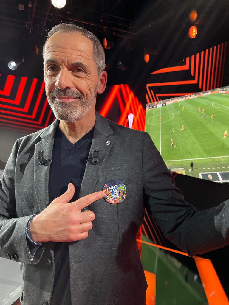 👀 Sans son clet’che, mais avec son badge, @chrislollichon était sur le plateau de @CanalplusFoot ce soir ! 🔥Rendez-vous samedi pour le derby du Nord avec la réception de @VAFC ! #TeamUSLD 🔵⚪️