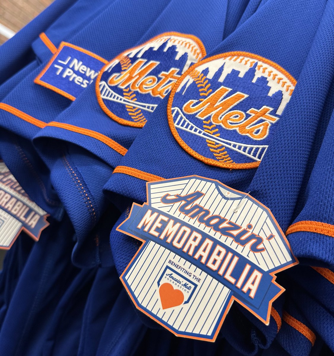 MetsMemorabilia's tweet image. While the @Mets players prepare for the start of the season in Port St. Lucie, the Amazin’ Memorabilia team is preparing for Opening Day at Citi Field! We can’t wait for home games in 2024! #Mets #gameused #memorabilia #lgm