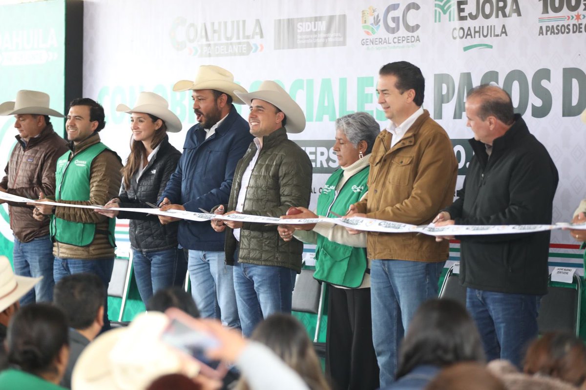 manolojim's tweet photo. En estos primeros 100 días de gobierno estamos llevando con todo a #CoahuilaPaDelante. Estuvimos en el hermoso pueblo mágico de #GeneralCepeda dando arranque del programa “Obras Sociales a Pasos de Gigante” (1/3) https://t.co/EfquM9947V