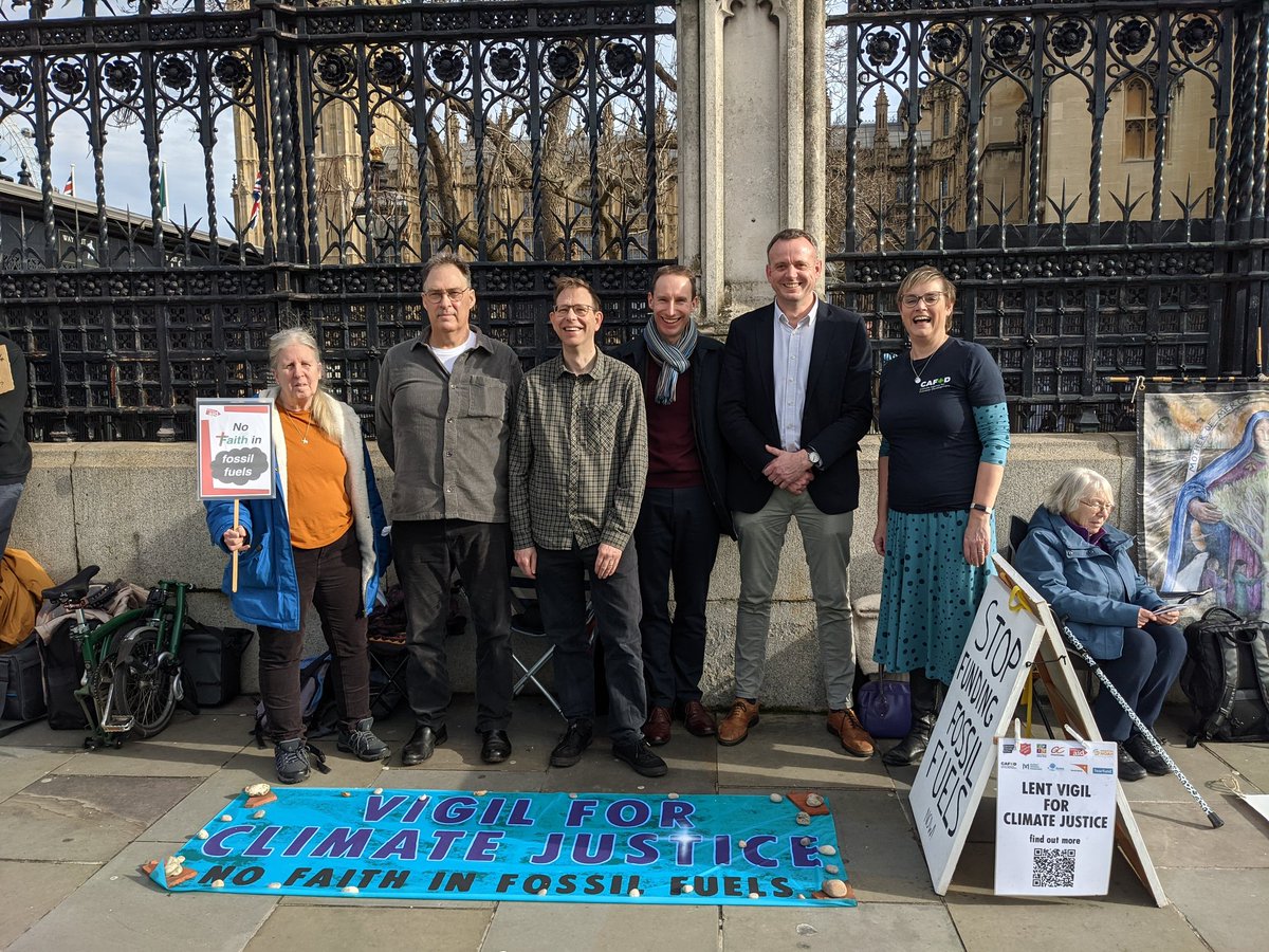 ARochaUK's tweet photo. Earlier today our CEO @Andy2Atkins joined leaders from @CAFOD @Tearfund @christian_aid &amp; @PublicIssues at the Lent Vigil outside UK parliament to show support for the 10 days of prayer for climate justice happening from 14-24th Feb in Parliament Square 🙏🏻 

#nofaithinfossilfuels https://t.co/KZfPpPJMiI