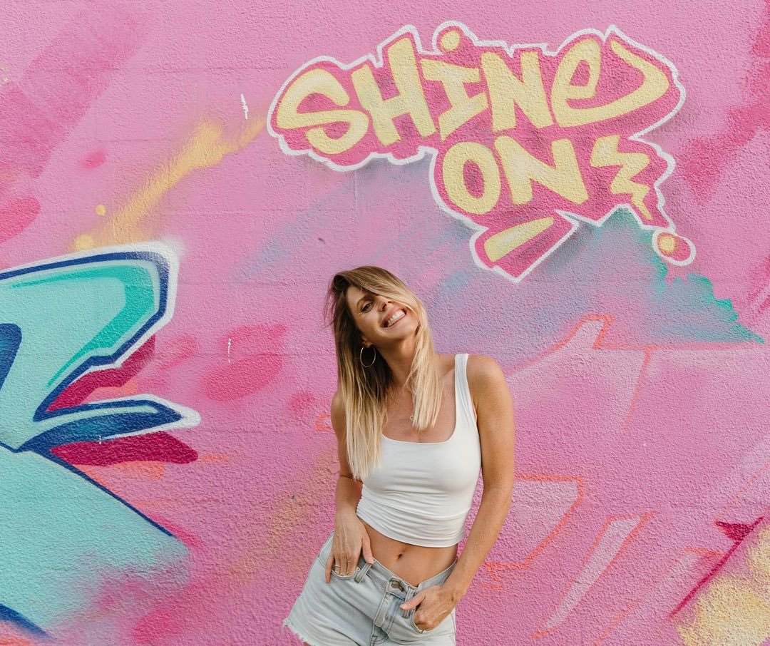 And so life continues!!☀️🌴 

I’ve gone through a big change these past couple of years. Sold my home in the UK, moved back to my ‘original’ home to the USA, got married, moved my dogs over, and nowwww…just living my new life and LOVING IT!!

New life. 
New music. 🎧🎹🎤🌱🩷