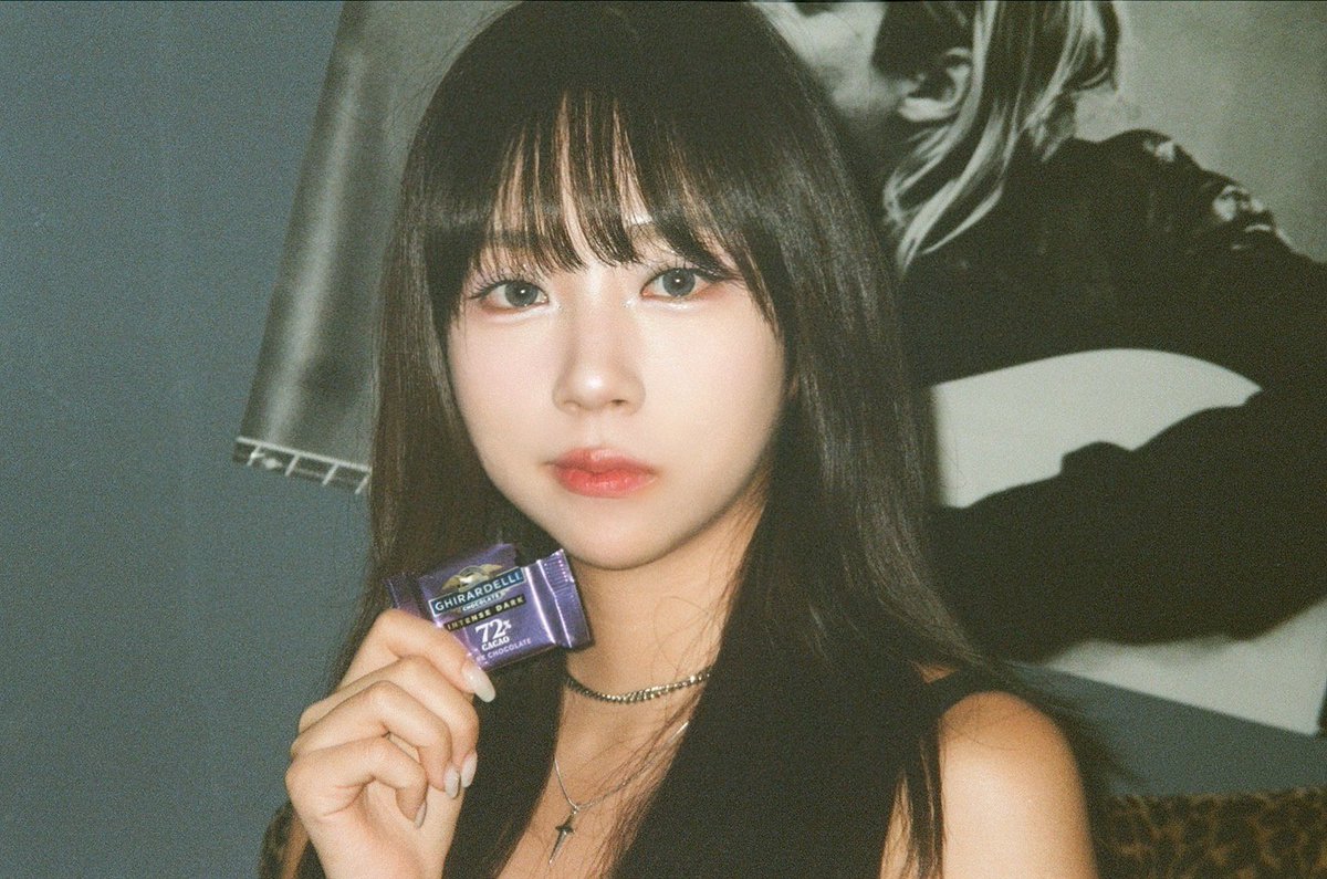 FanbaseKiss's tweet photo. [WEVERSE]  

[#Goeun]  

Porque es mi cumpleaños, sere como una hada~ 찡긋😽 https://t.co/OlTNffVwnp