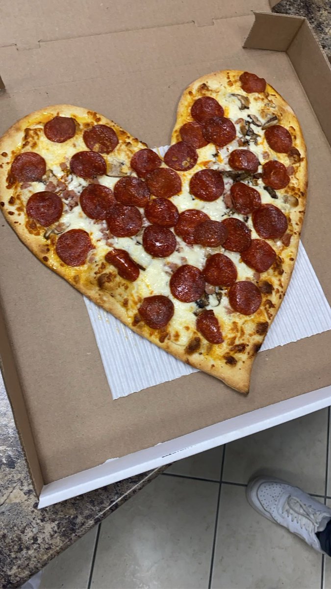 CIYGourmet's tweet image. Valentine Celebrated with a ❤️ Pizza feels the best amongst any other deicacy!! 

#Gourmet #Pizza #CookItYourself