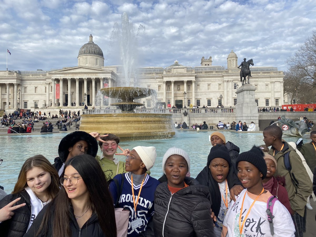 sharedifference's tweet image. Day three and time for the sights of London! First stop the London Eye, followed by a walk past Big Ben, then a visit to Nelson Mandela’s statue and on to Downing Street and Trafalgar Square. We finished at @sohoplacelondon for the matinee performance of The Little Big Things 🧡!