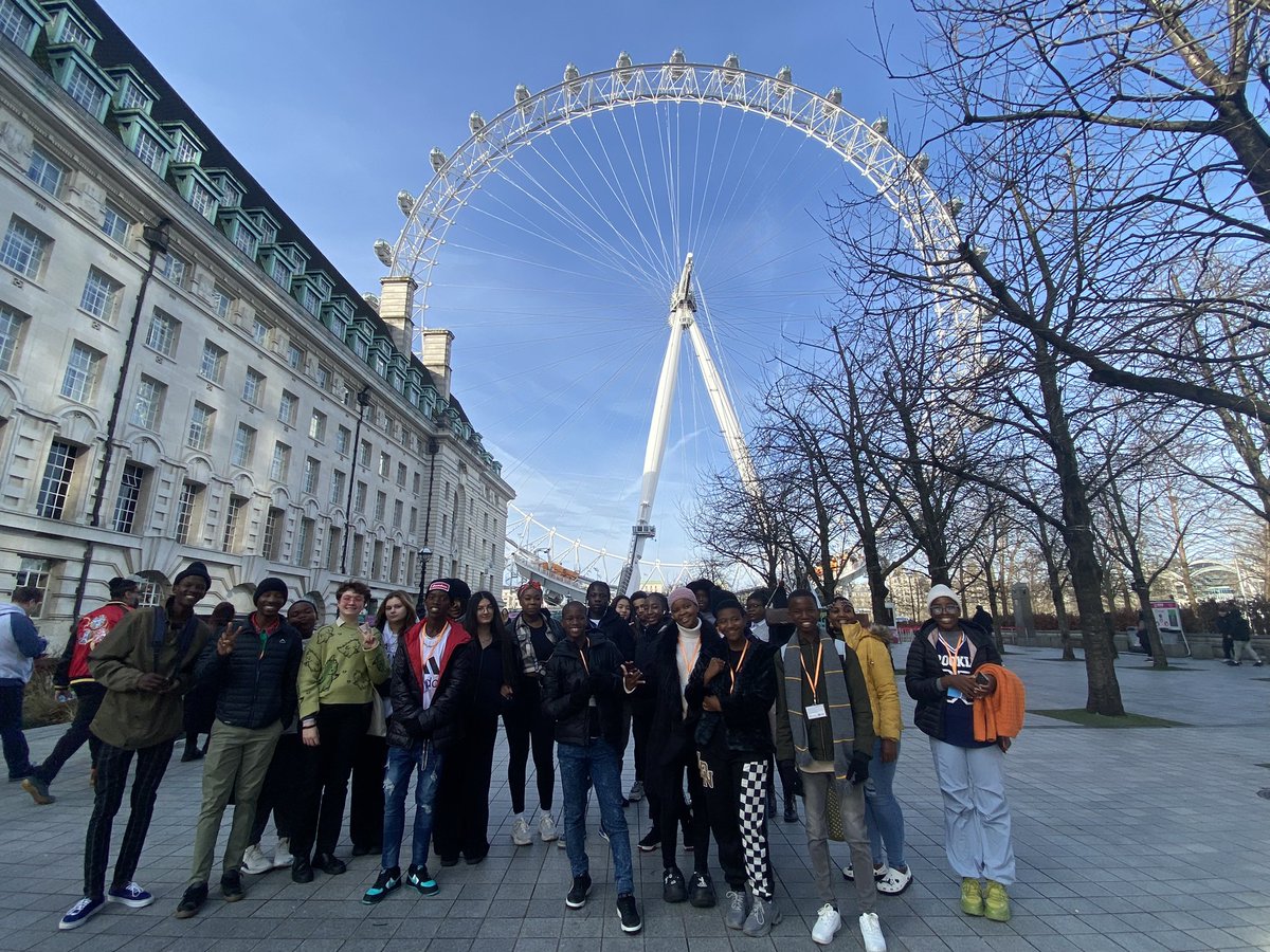 sharedifference's tweet image. Day three and time for the sights of London! First stop the London Eye, followed by a walk past Big Ben, then a visit to Nelson Mandela’s statue and on to Downing Street and Trafalgar Square. We finished at @sohoplacelondon for the matinee performance of The Little Big Things 🧡!