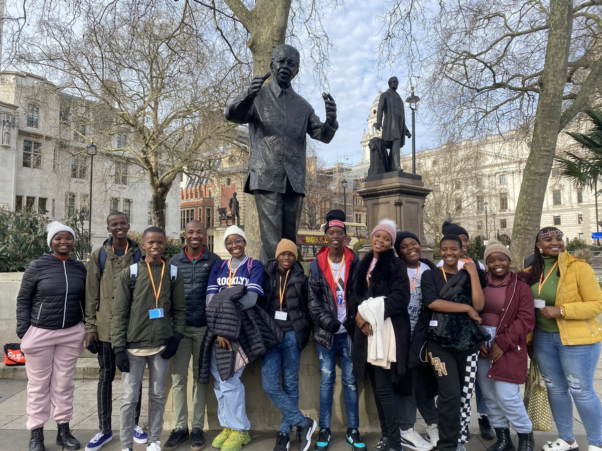 sharedifference's tweet image. Day three and time for the sights of London! First stop the London Eye, followed by a walk past Big Ben, then a visit to Nelson Mandela’s statue and on to Downing Street and Trafalgar Square. We finished at @sohoplacelondon for the matinee performance of The Little Big Things 🧡!