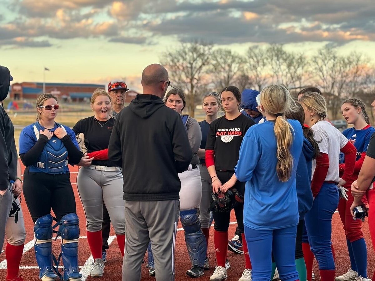 mercerladytitan's tweet photo. First practice of the season was a success! We are so proud of all of our girls and excited to see what this season holds. Go Titans! WE’RE COMING! #sowhatnextpitch #outworkouthustleoutlast #werecoming https://t.co/PTkeWMz18S