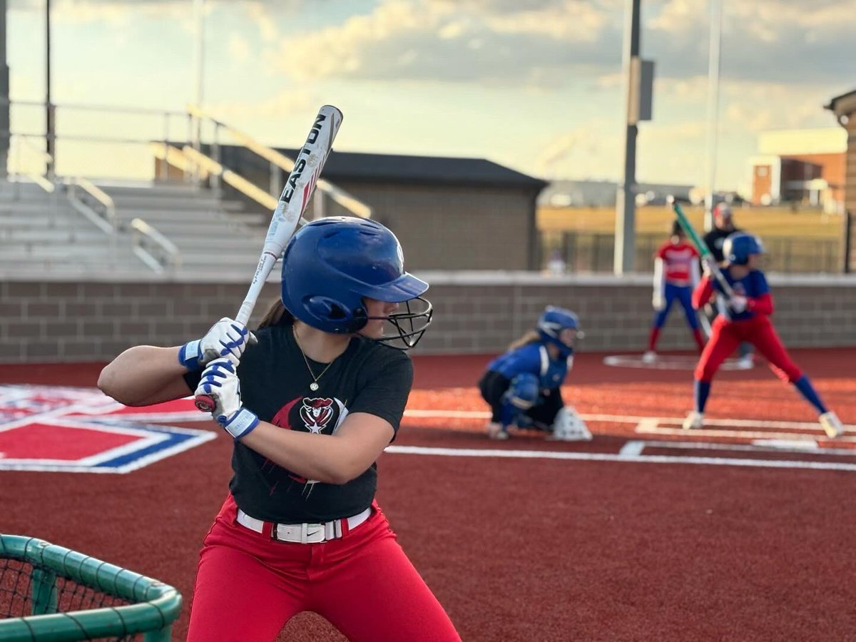 mercerladytitan's tweet photo. First practice of the season was a success! We are so proud of all of our girls and excited to see what this season holds. Go Titans! WE’RE COMING! #sowhatnextpitch #outworkouthustleoutlast #werecoming https://t.co/PTkeWMz18S