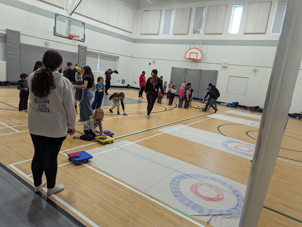 EastCitySchool's tweet image. Winter Carnival at KECPS included curling, an obstacle course, a relay, snow snake, freeze dance and mini-stick hockey! Our Grade 5/6 French Immersion students were incredible leaders for this school wide K-8 experience! #LearningToLead