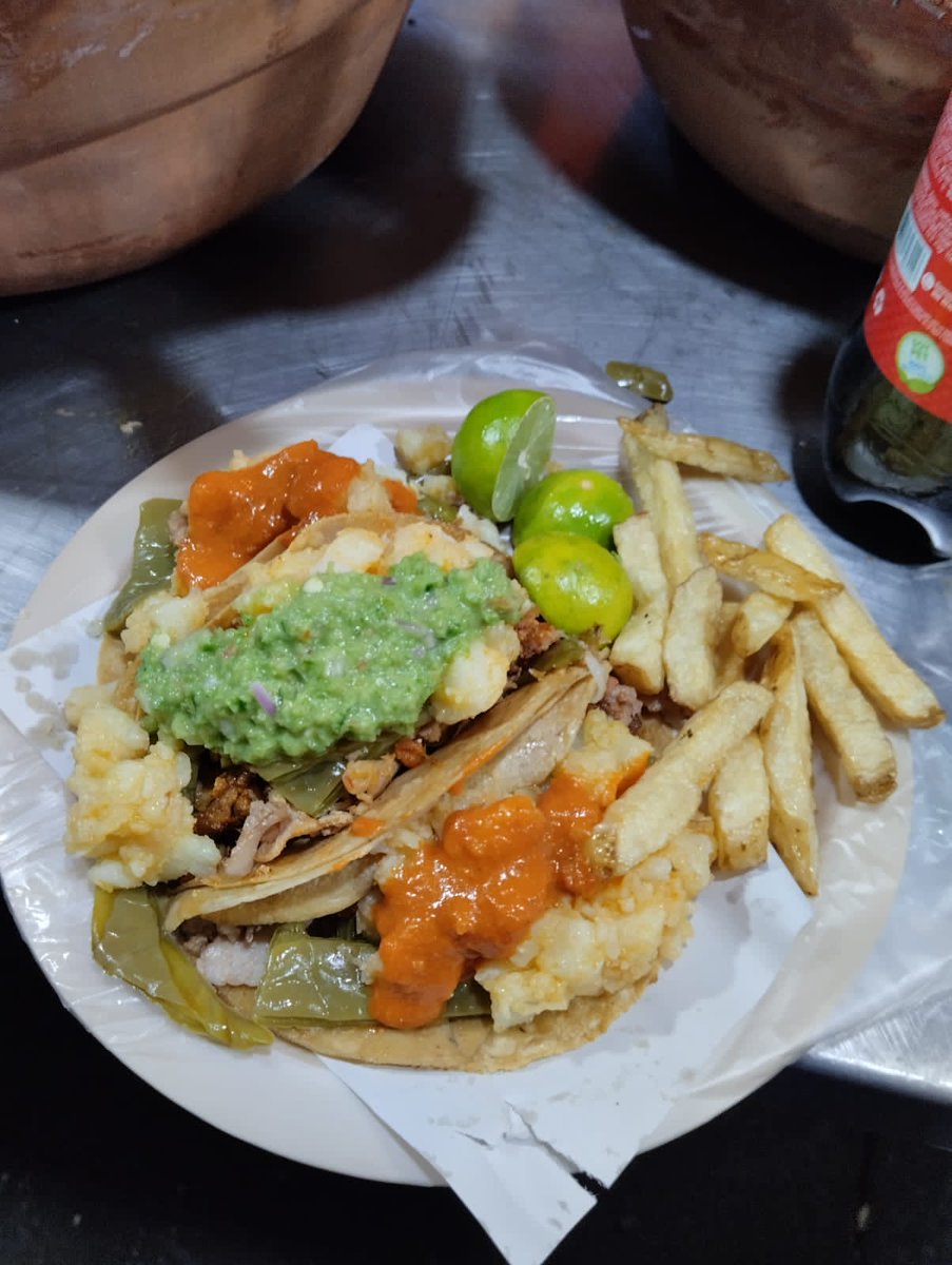CarlozOrtiz_1's tweet photo. #salvameradio saludos @elwarpig aquí haciendo proselitismo para el #Gordosound dejo un poco de porno para animar la votación, podría sonar Recovery File de Current Value que suena igual de rico como lo que les mando, quien dijo yo? Vayan a votar valedores y que gane el Drum&amp;Bass https://t.co/la6BN9RY1v