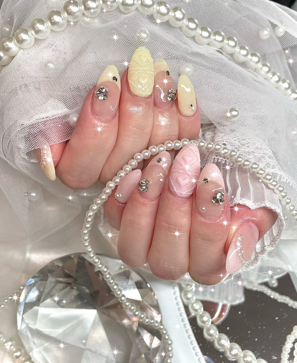 今月のネイル💅✨️
春ぽいカラーでカナージュネイル
にしてきたかわいい🩶
いつもより短い✨️