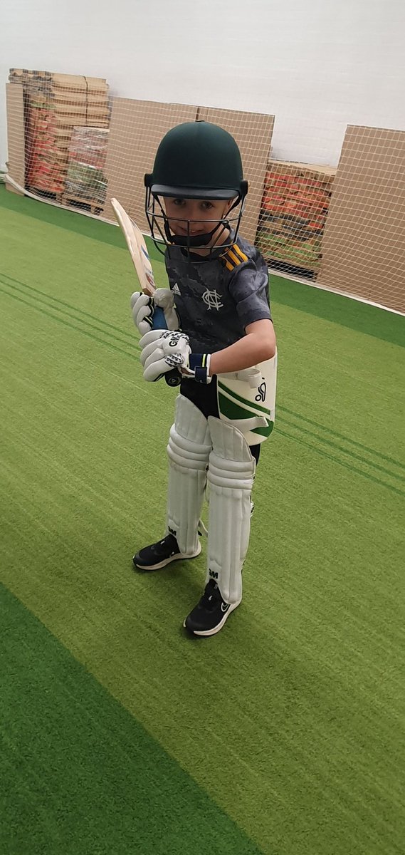 Harry vs the bowling machine 🏏💪