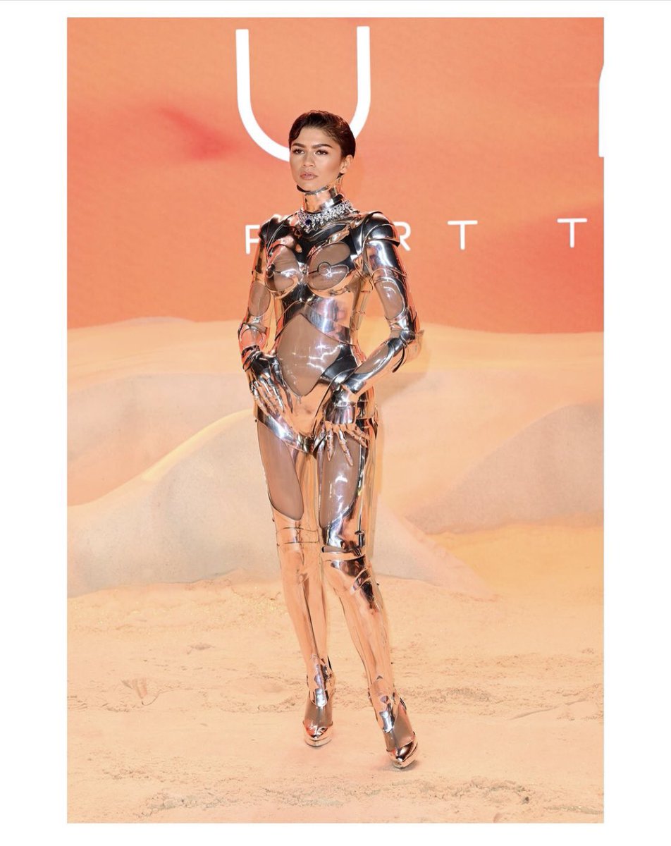 HuntrMania's tweet photo. @Zendaya wears an archival Mugler couture look from the fall 1995 cyborg collection at the World Premiere of "Dune: Part Two" in Leicester Square.
📸 Samir Hussein/Wirelmage, Pierre Vauthey/Sygma, Stan Honda/AFP https://t.co/FWpHo5mN1T