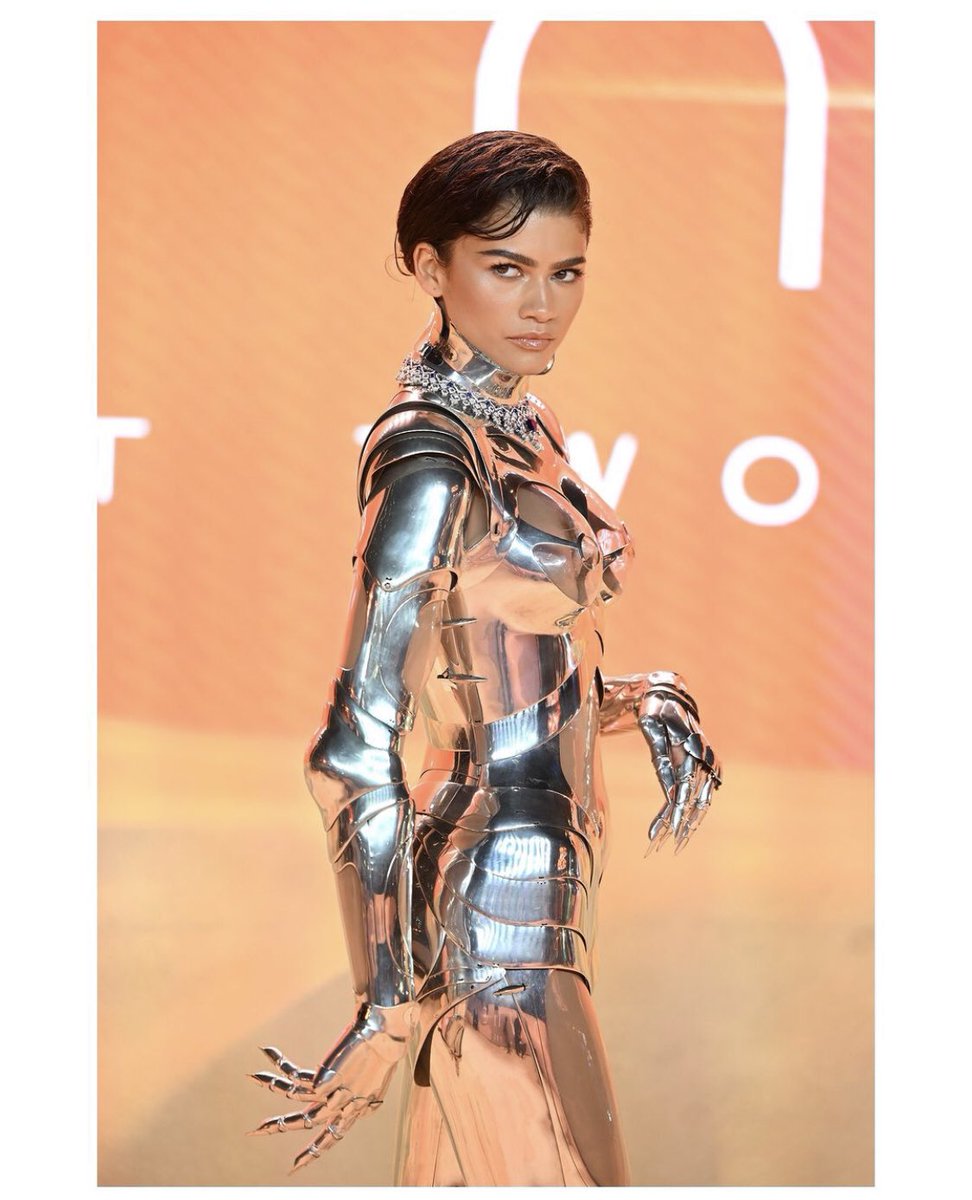HuntrMania's tweet photo. @Zendaya wears an archival Mugler couture look from the fall 1995 cyborg collection at the World Premiere of "Dune: Part Two" in Leicester Square.
📸 Samir Hussein/Wirelmage, Pierre Vauthey/Sygma, Stan Honda/AFP https://t.co/FWpHo5mN1T