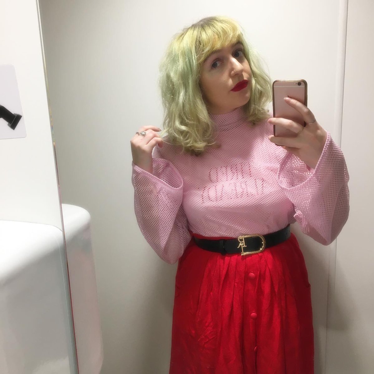CharlotteLPoet's tweet photo. #tiredalready 😅😴✍🏻
#notetakerlife #workinghard #mecfs #disabledqueer #fibromyalgia #princessfairymermaid #greenhairdontcare #pinkandred #ootd https://t.co/JKe6soZPwz