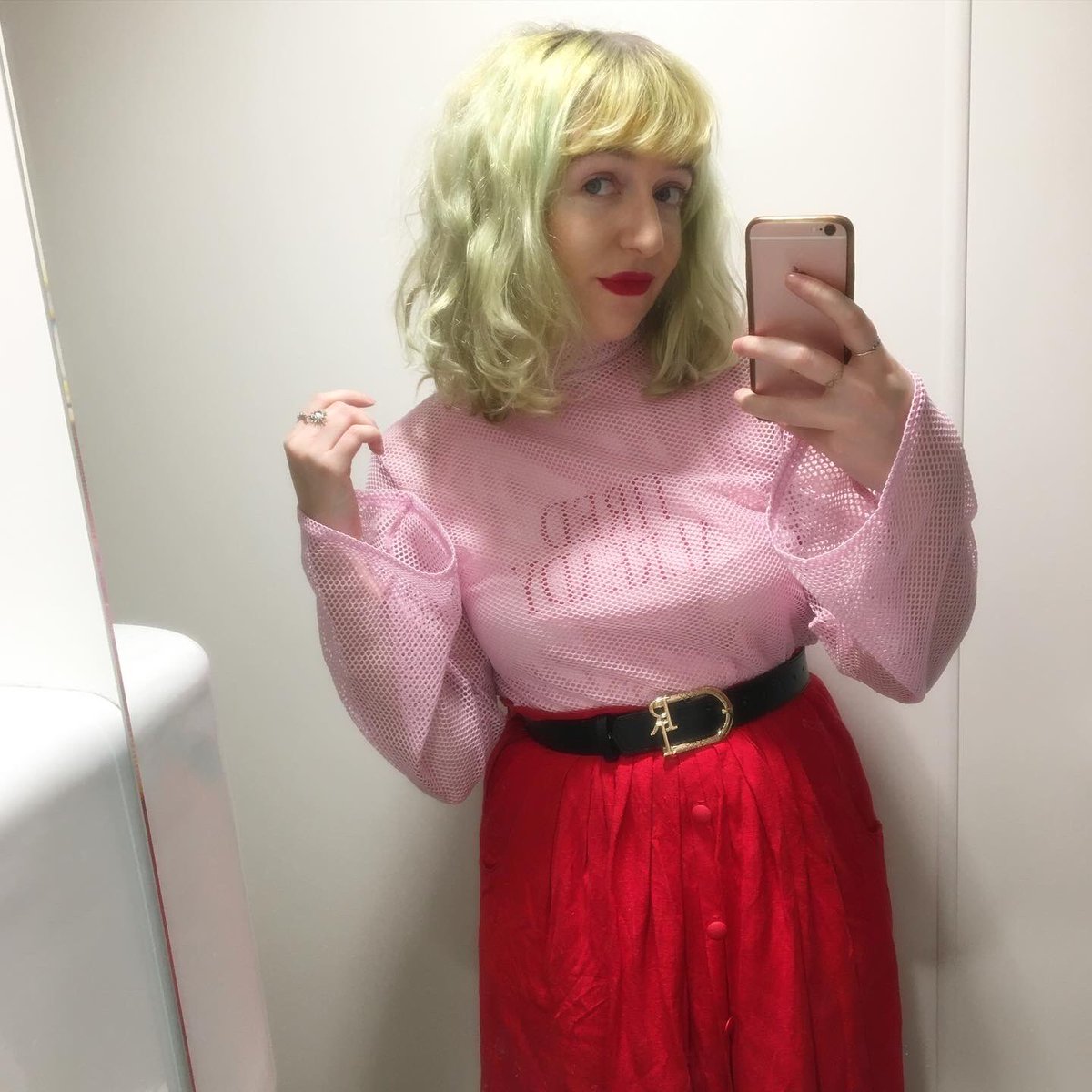 CharlotteLPoet's tweet photo. #tiredalready 😅😴✍🏻
#notetakerlife #workinghard #mecfs #disabledqueer #fibromyalgia #princessfairymermaid #greenhairdontcare #pinkandred #ootd https://t.co/JKe6soZPwz