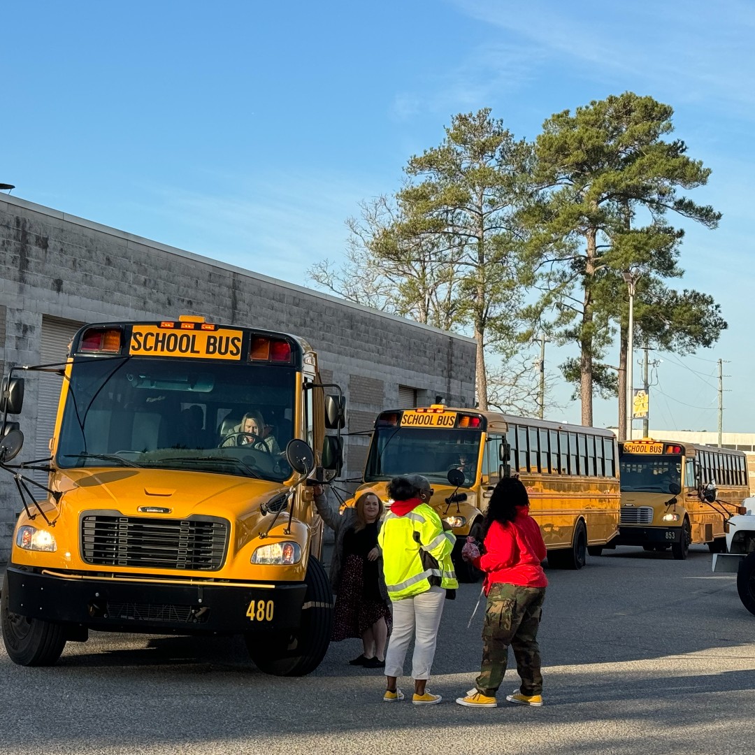 CumberlandCoSch's tweet photo. 🚌💖 Board of Education Chairwoman, Deanna Jones, stopped by the Cape Fear district to capture some special moments with our staff during Love the Bus/Bus Driver Appreciation Week! #BusDriverAppreciationWeek https://t.co/D9qQPWQkOj
